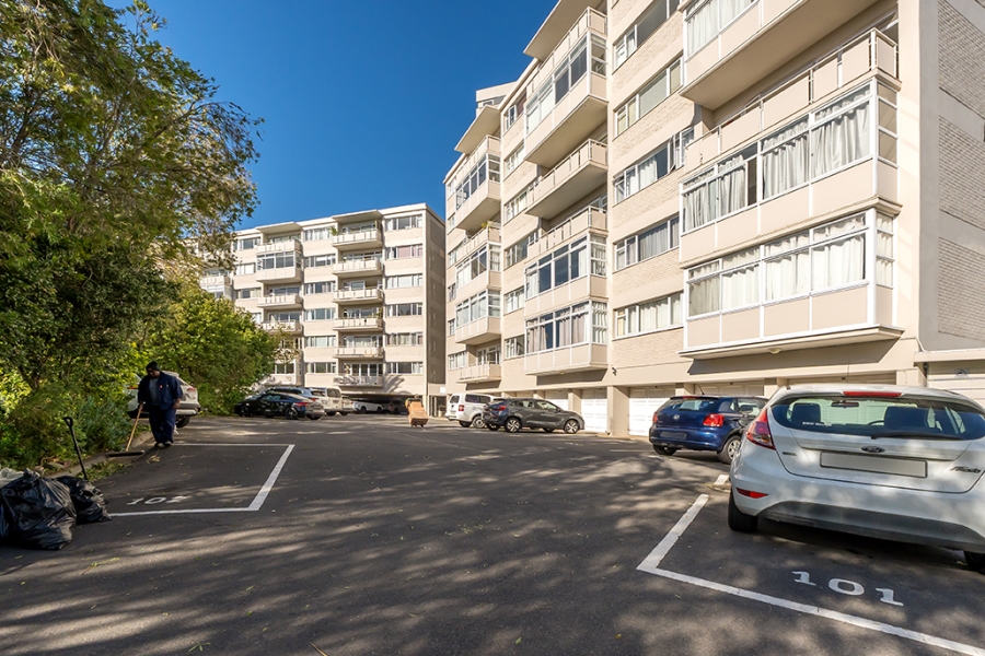 To Let 3 Bedroom Property for Rent in Green Point Western Cape